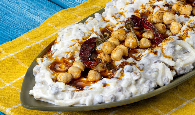 Doyurucu ve Çok Lezzetli: Erişteli Yeşil Mercimek Salatası