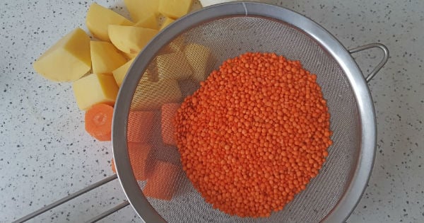 duduklu-tencerede-mercimek-corbasi1