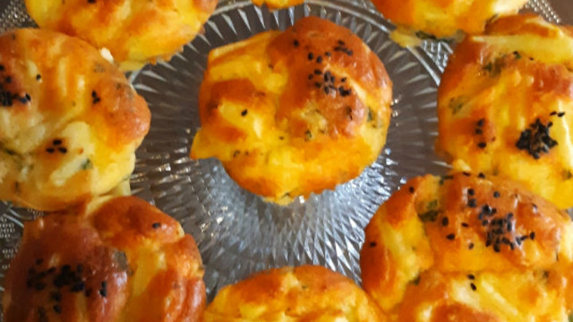 Yiyen Tarifini İsteyecek: Muffin Kalıbında Patatesli Kek