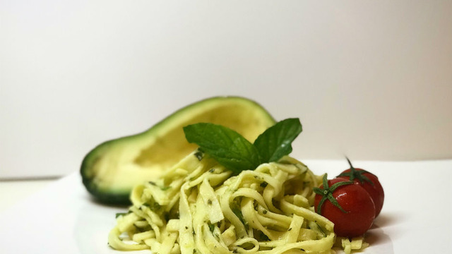 Pesto Sos da Neymiş: Avokado Soslu Makarna