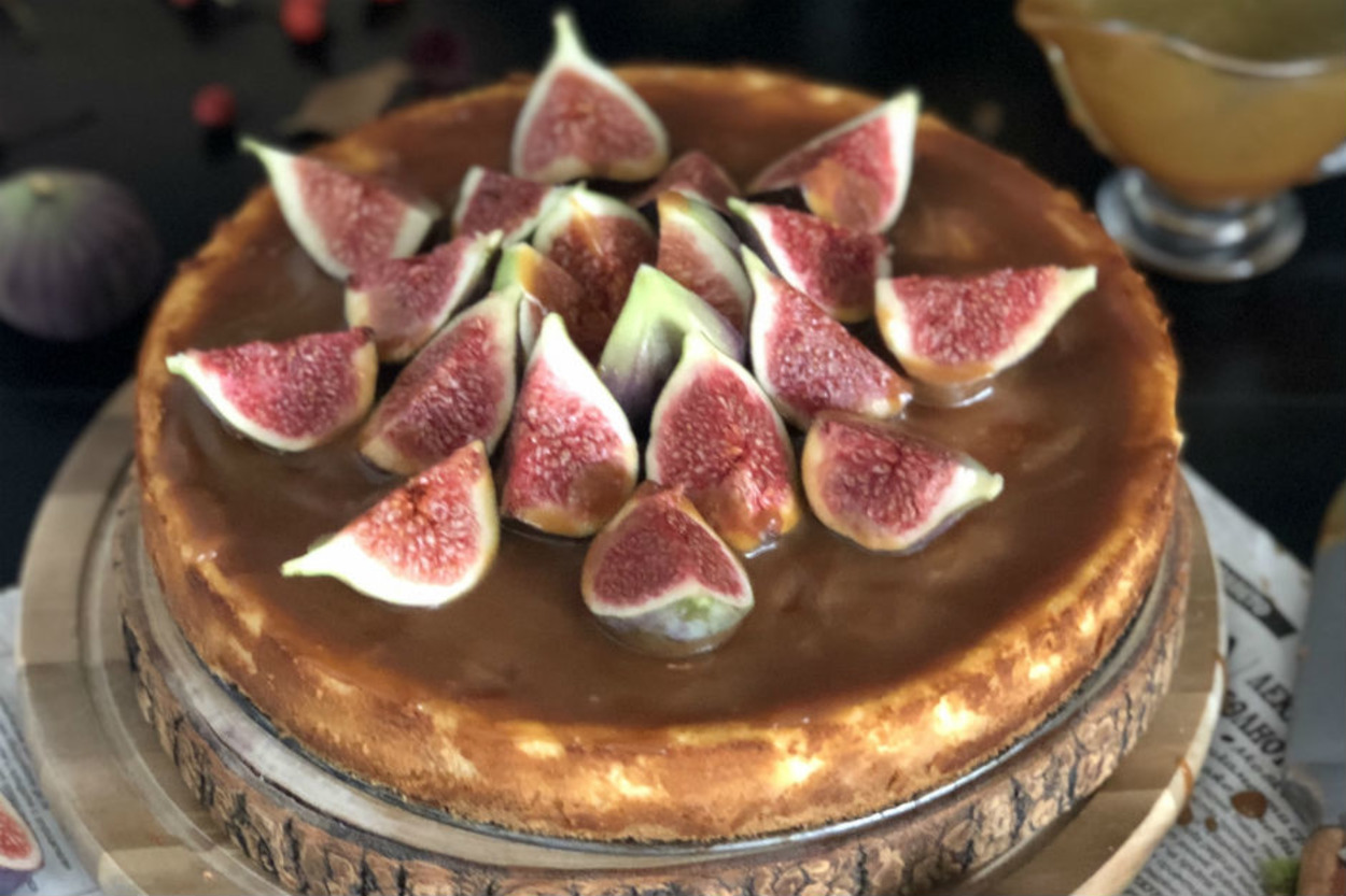 Pek Havalı: İncirli Karamel Soslu Cheesecake