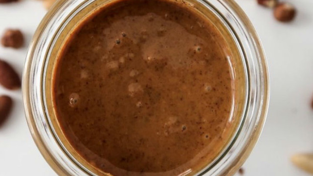 Üstelik Kakaolu: Vegan Fındık Ezmesi
