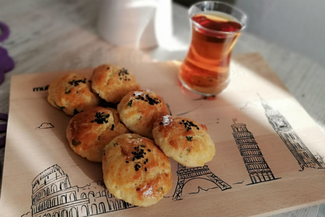 Çay Onu Çok Sevdi: Peynirli Dereotlu Poğaça
