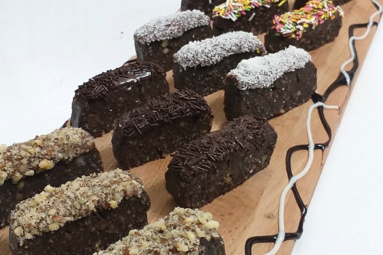 Hem Çok Pratik Hem de Çok Şık: Kremalı Fındıklı Mini Kek Tarifi