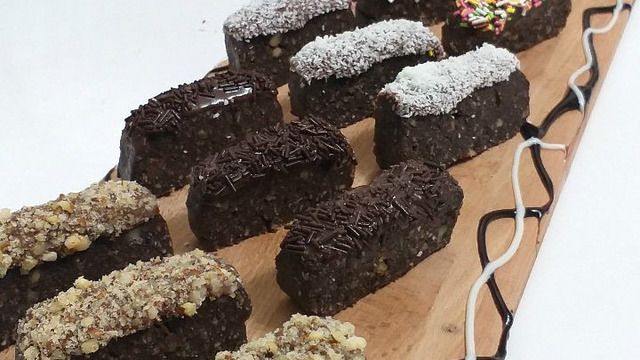 Hem Çok Pratik Hem de Çok Şık: Kremalı Fındıklı Mini Kek Tarifi