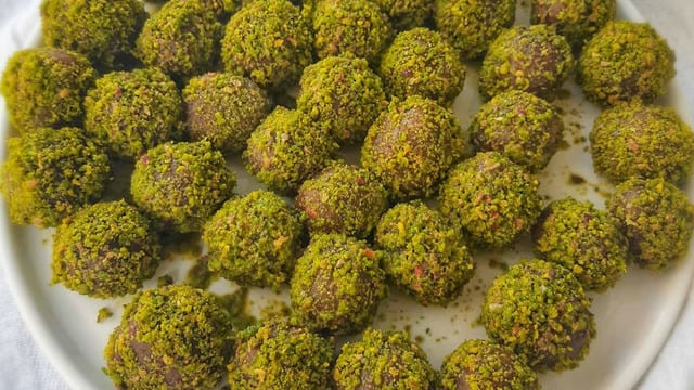 Ara Öğünlere: Fıstıklı Hurma Topları
