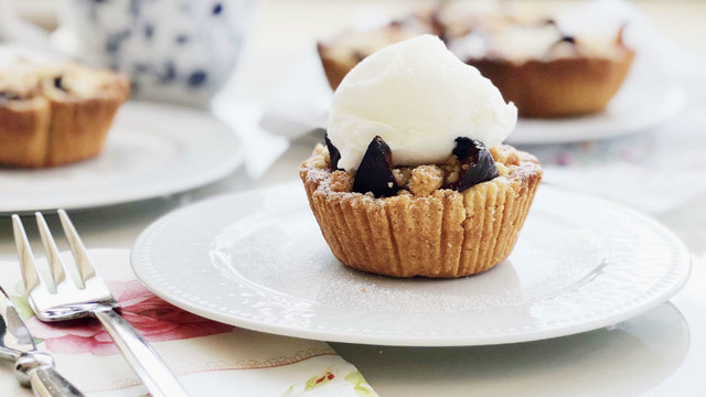 Hamuru Enfes: Mürdüm Erikli Tart