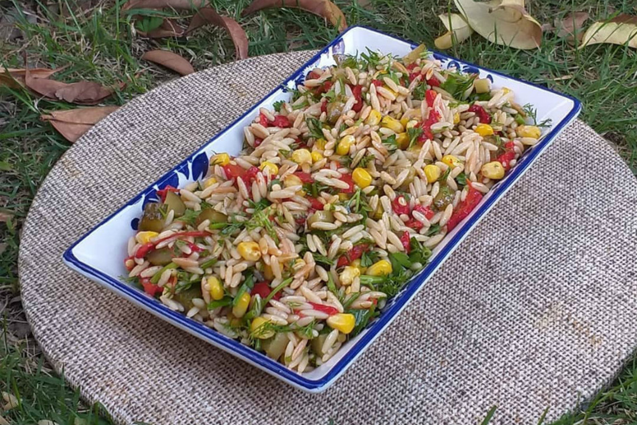Sofraların Renkli Yüzü: Arpa Şehriye Salatası