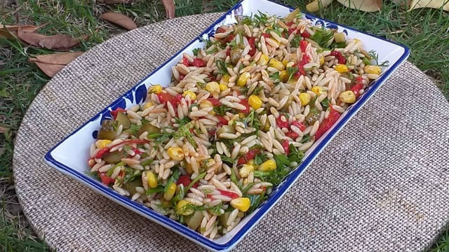 Sofraların Renkli Yüzü: Arpa Şehriye Salatası