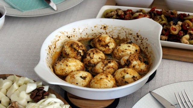 Kokusu Tüm Sofrayı Sarsın: Tereyağlı Yumurta Kapama