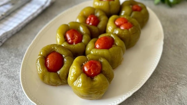 Anne Eli Değmiş Gibi: Kolay Biber Dolması