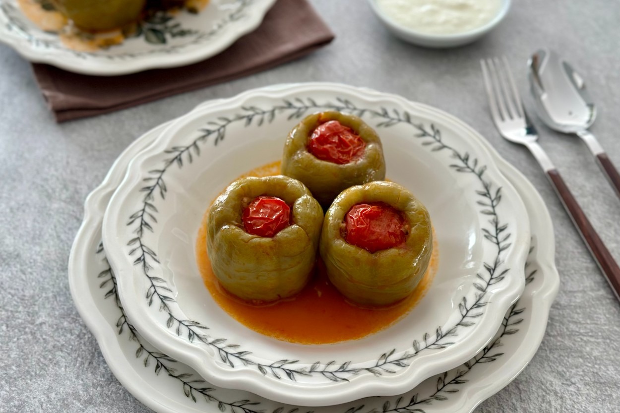 Buzlukta da Saklanır: Kıymalı Biber Dolması