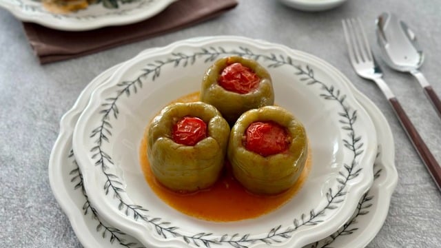 Buzlukta da Saklanır: Kıymalı Biber Dolması