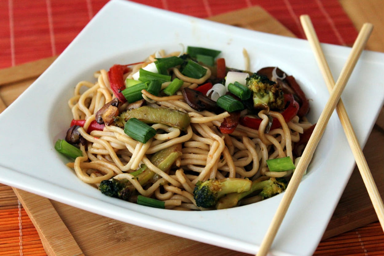 Dışarıda Yediklerinizi Unutturacak: Sebzeli Noodle