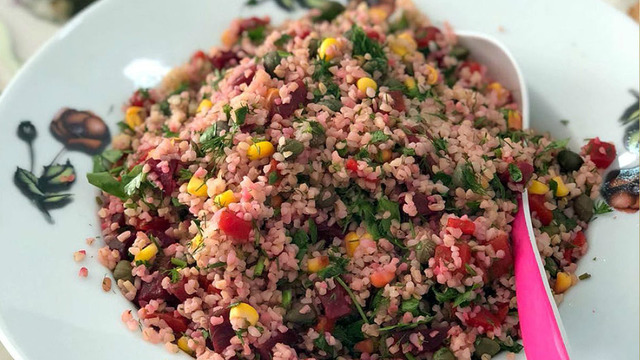 Doyurucu ve Renkli Tarif: Pancarlı Bulgur Salatası
