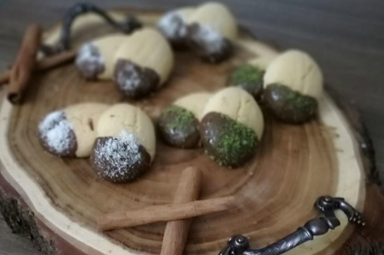 Pastane Usulü: Çikolata Soslu Hindistan Cevizli Kurabiye