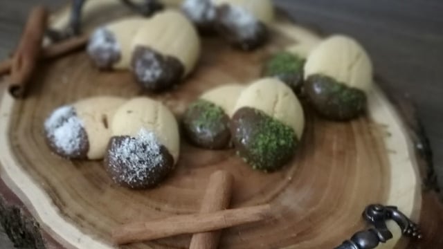 Pastane Usulü: Çikolata Soslu Hindistan Cevizli Kurabiye