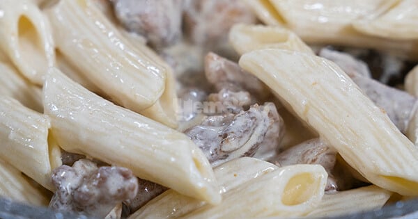 kremali-mantarli-makarna-asama4-yemekcom