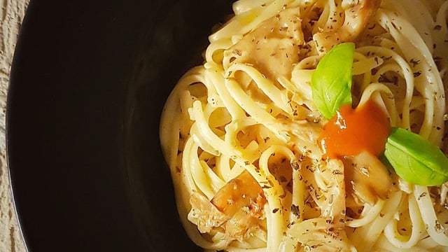 Bildiğiniz Gibi Değil: Kuşburnu Püreli, İstiridye Mantarlı Linguine Makarna