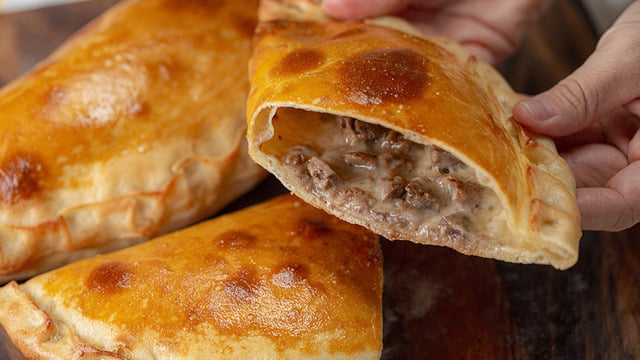 Her Öğüne Uygun: Kavurmalı Kaşarlı Pide
