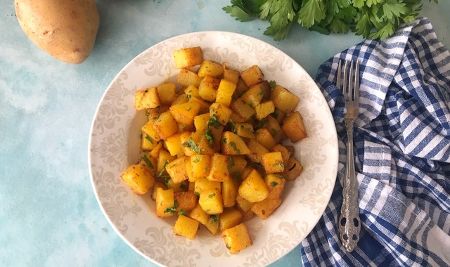 Farklı Bir Yancı: Zerdeçallı Patates Kavurması
