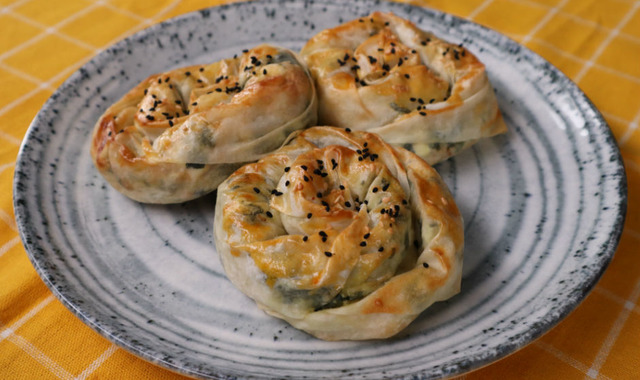 Sadece 3 Yufkayla: Ispanaklı Gül Böreği