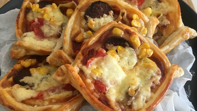 Az Malzemeyle, Muhteşem Lezzet: Kahvaltılık Milföy Pizza