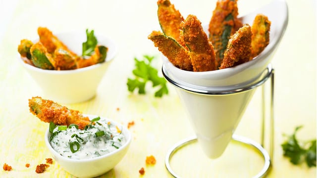 Zucchini de Derler Ona: Parmesanlı Kabak Çubukları