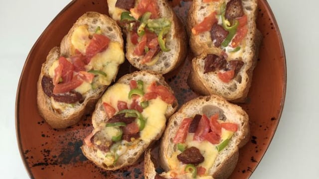 Pazar Kahvaltısına: Pizza Görünümlü Ekmek