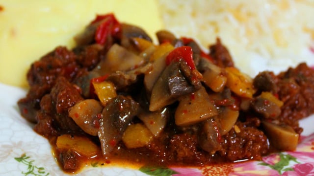 Pilav da Varsa Tamamız: Püreli & Mantarlı Et Sote