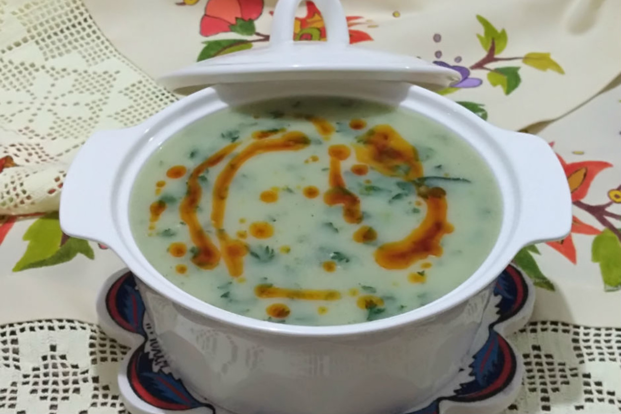 Şifası ve Lezzeti Bol: Sütlü Isırgan Çorbası
