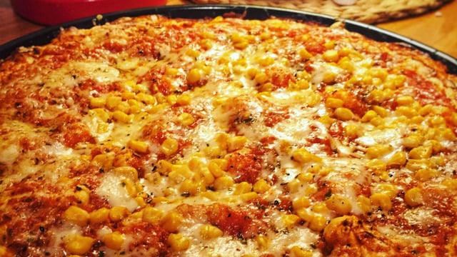 Kalın Hamuruyla: Chicago Usulü Pizza