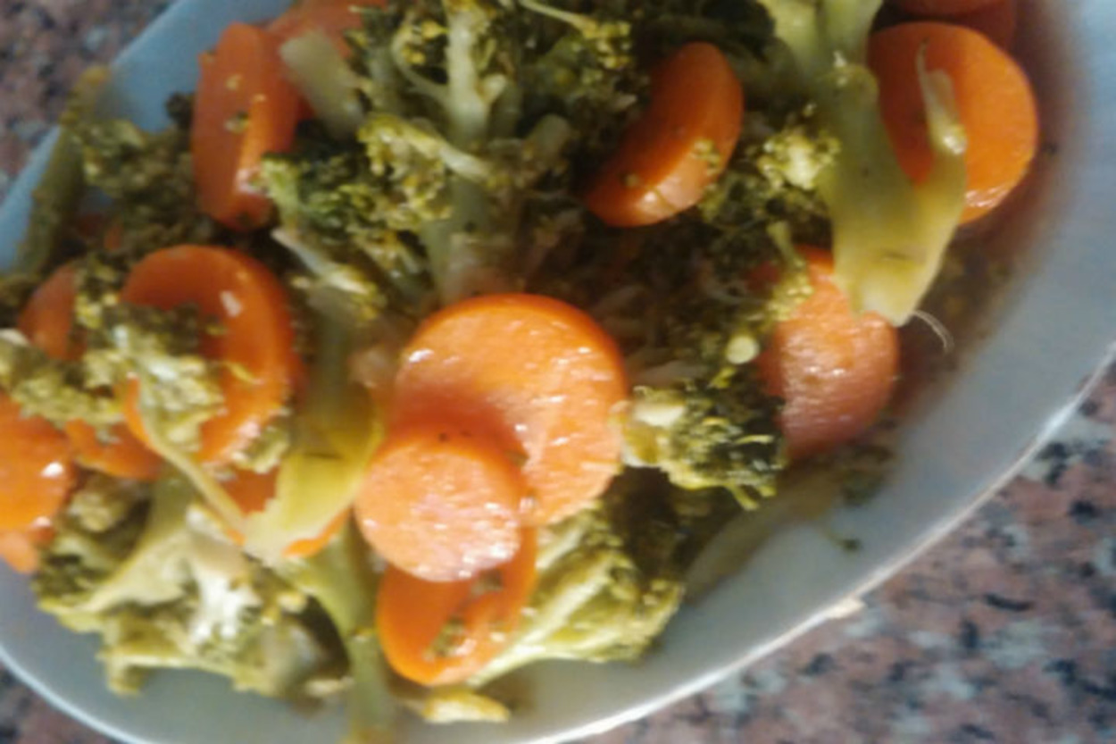 Sevmeyen Kalmasın: Nar Ekşili Brokoli Salatası