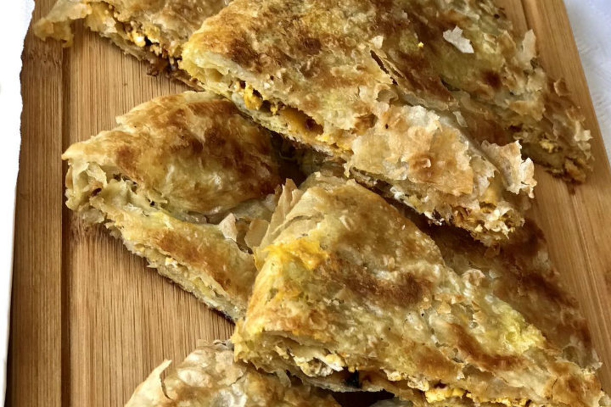 Farklı İç Harcıyla: Yumurtalı Tava Böreği