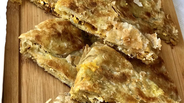 Farklı İç Harcıyla: Yumurtalı Tava Böreği