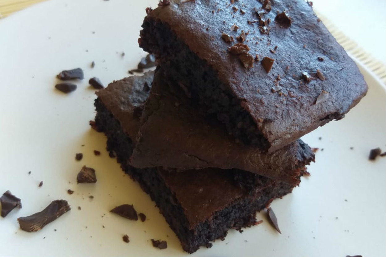 Islak Kıvamıyla: Unsuz Yağsız Şekersiz Brownie