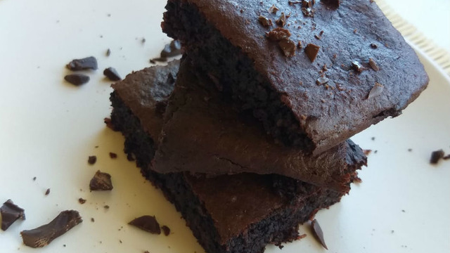Islak Kıvamıyla: Unsuz Yağsız Şekersiz Brownie