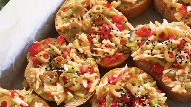 Ekmekleri Değerlendirin: Kahvaltılık Pratik Pizza