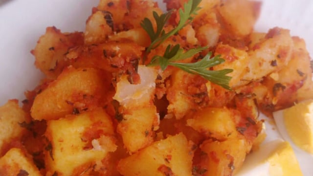 Patates Severlere Buraya: Kahvaltılık Salçalı Baharatlı Patates