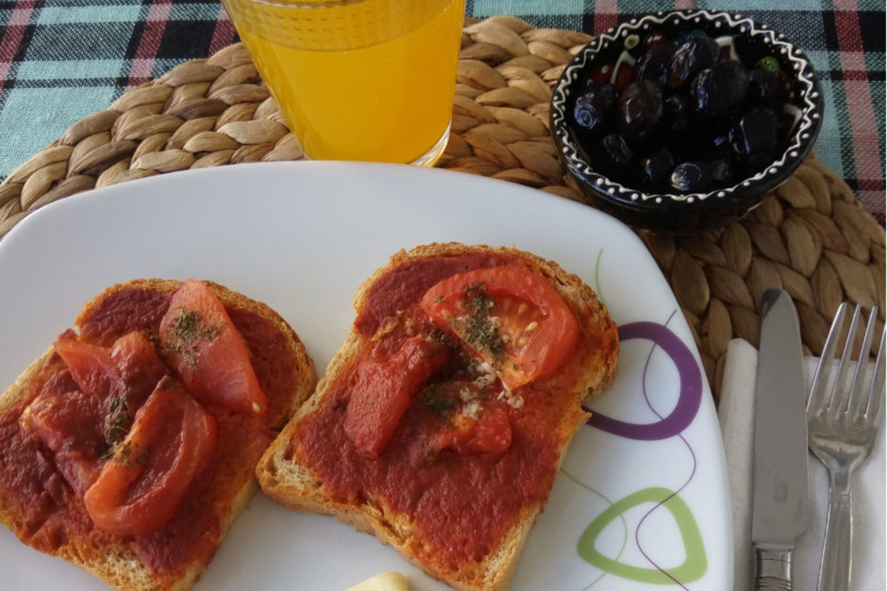 Yemelere Doyamayacaksınız: İspanyol Usulü Sarımsaklı Ekmek