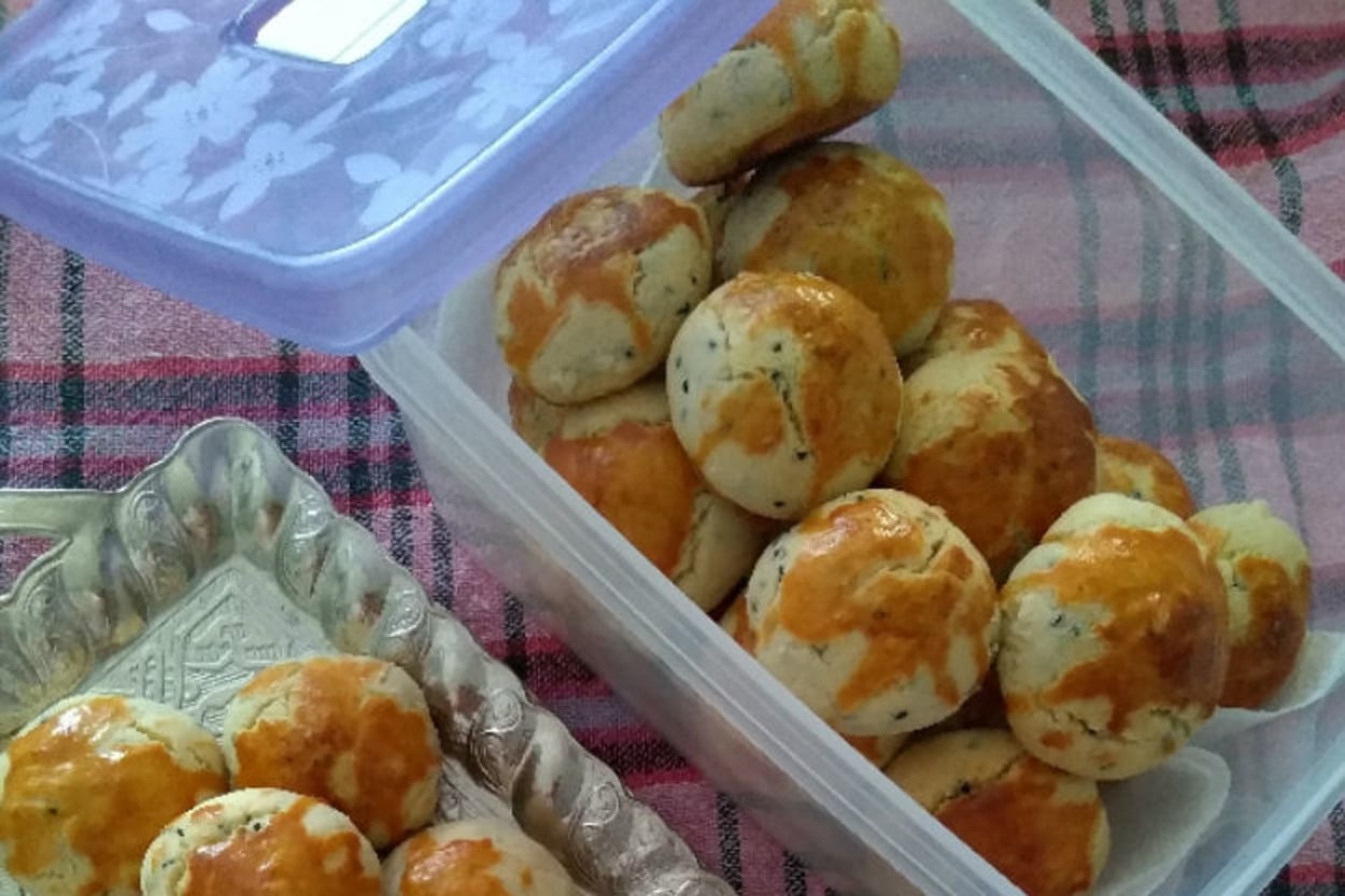Çay Saatlerinin Olmazsa Olmazı: Çörekotlu Kolay Kurabiye