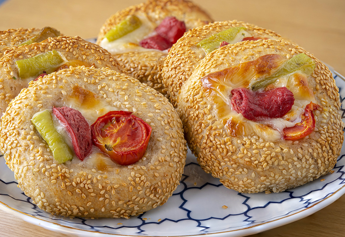Pastane Usulü: Simit Tadında Pizza Poğaça Tarifi