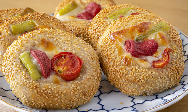 Pastane Usulü: Simit Tadında Pizza Poğaça