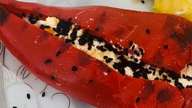 Onsuz Masa Eksik: Kahvaltılık Peynir Dolgulu Kapya Biberi