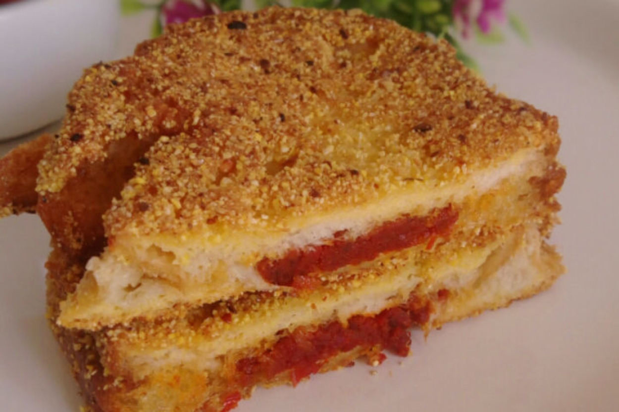 Çıtır Kahvaltılık: Acuka Soslu Paneli Ekmek Kızartması