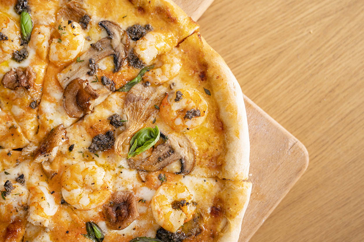 Bir Dilimle İtalya: Karidesli ve Üç Mantarlı Pizza