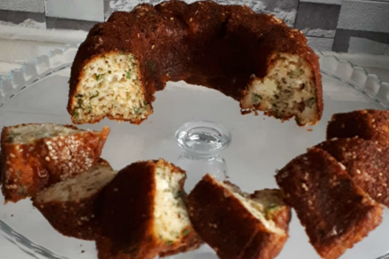 Benzersiz Uyum: Peynirli Yeşillikli Kek
