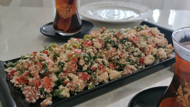 Kahvaltının En Gözdesi: Çökelek Salatası