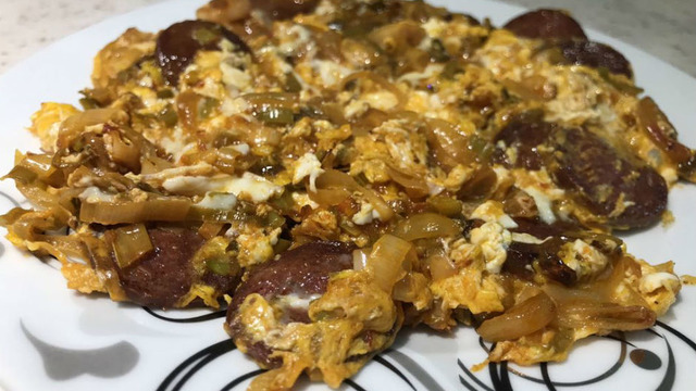 Pırasa Sevdirir: Pırasalı Sucuklu Yumurta