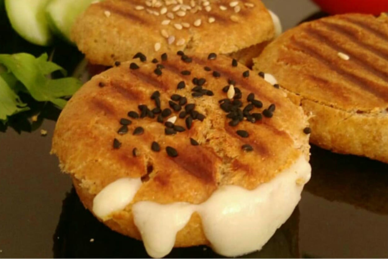 Tost Severlere: Kaşarlı Poğaça Tost